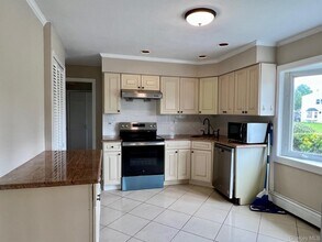 51 Friendly in Hicksville, NY - Building Photo - Building Photo