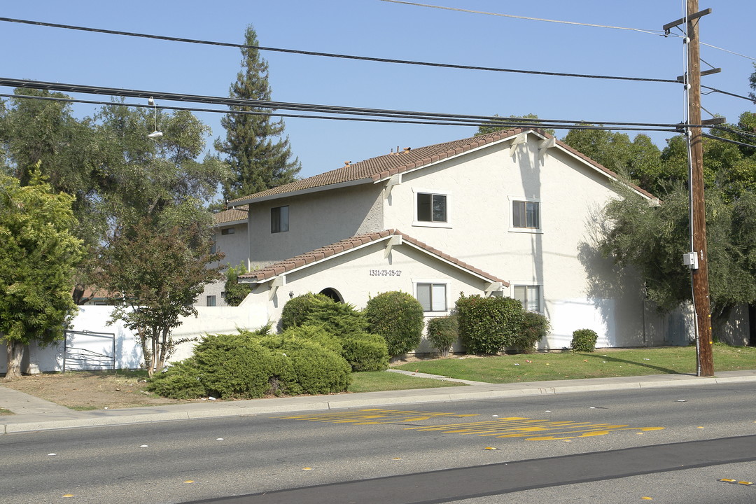 1321 E Bellevue Rd in Atwater, CA - Building Photo