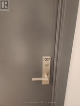 86 Dundas St E in Mississauga, ON - Building Photo - Building Photo