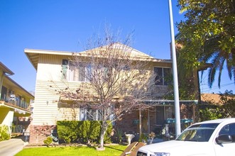 341 W Dryden St in Glendale, CA - Foto de edificio - Building Photo