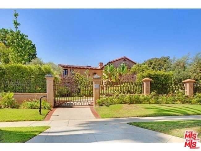 725 Foothill Rd in Beverly Hills, CA - Building Photo - Building Photo