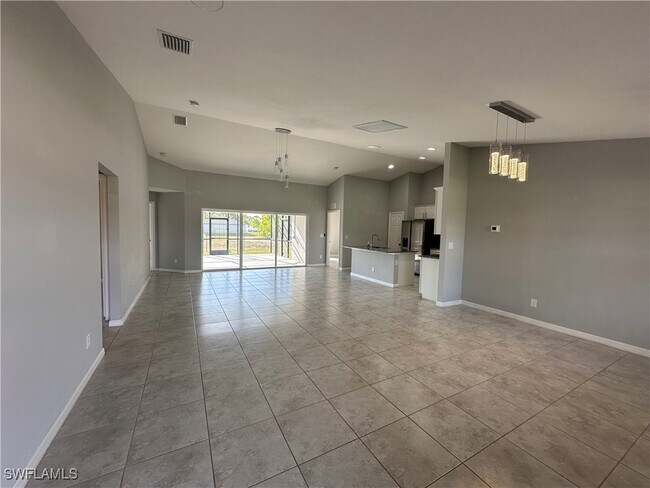 4602 NW 36th Pl in Cape Coral, FL - Building Photo - Building Photo