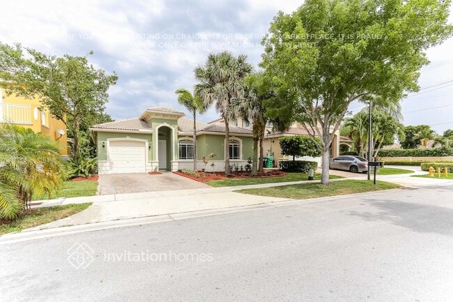 20773 SW 90th Pl in Cutler Bay, FL - Building Photo - Building Photo