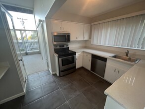 2660 Melendy Dr, Unit #1 in San Carlos, CA - Building Photo - Building Photo