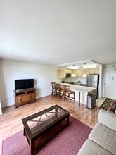 2140 Kuhio Ave. in Honolulu, HI - Building Photo - Building Photo