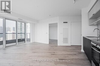 159 Wellesley St E in Toronto, ON - Building Photo - Building Photo