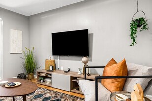 8254 Mary Ann Ave in Shelby Township, MI - Building Photo