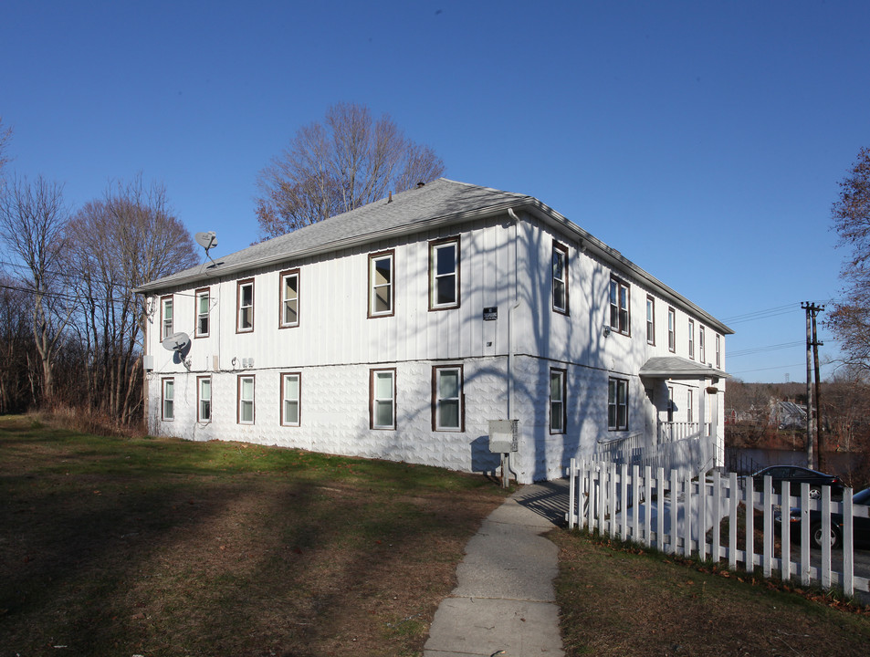 18 Prospect Ave in Danielson, CT - Foto de edificio