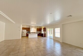 6356 Tomahawk Mill Ct in Las Vegas, NV - Building Photo - Building Photo