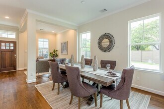 5010 Ella Blvd in Houston, TX - Building Photo - Building Photo