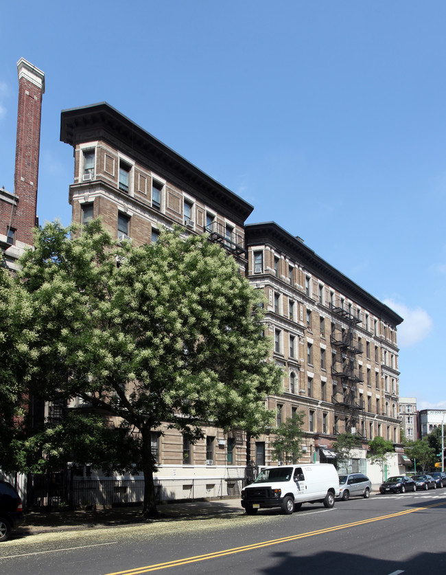 1885 Seventh Ave in New York, NY - Foto de edificio - Building Photo