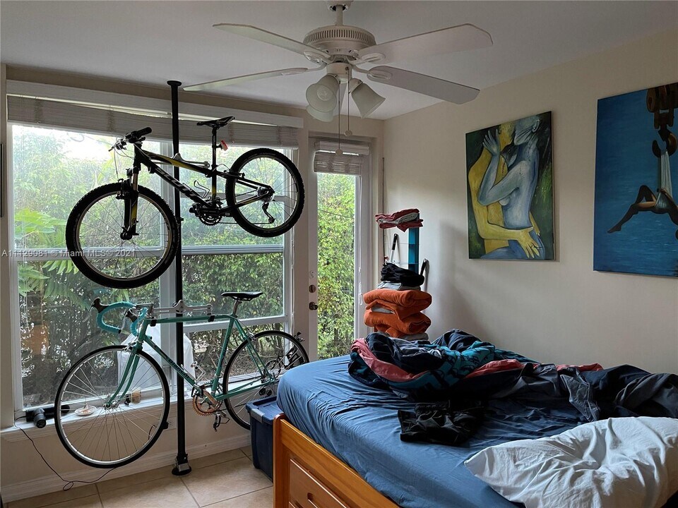 5495 SW 80th St-Unit -5495 in Miami, FL - Building Photo