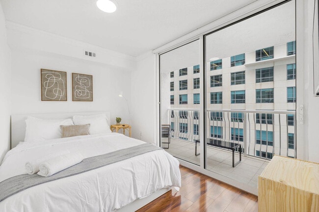 1 SE 12th St, Unit SI FL28-ID1050317P in Miami, FL - Foto de edificio - Building Photo