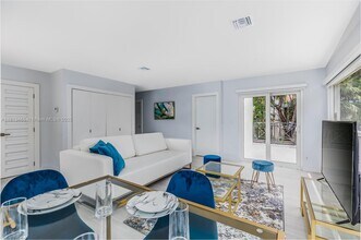2742 Coacoochee St in Miami, FL - Building Photo - Building Photo