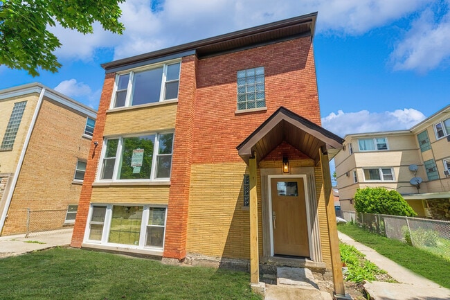 7026 W Diversey Ave, Unit 2