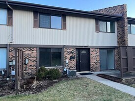 9 Tower Ct in Downers Grove, IL - Building Photo