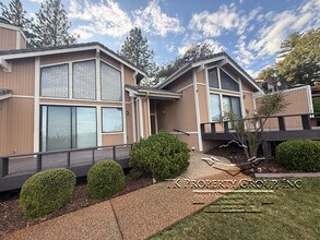 17574 Patricia Way in Grass Valley, CA - Building Photo - Building Photo