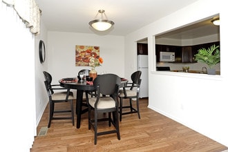 Corner Place in Southfield, MI - Building Photo - Interior Photo