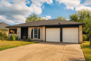 6631 Indian Falls Dr in Missouri City, TX - Building Photo