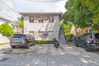 1035 SW 4th St in Miami, FL - Building Photo - Primary Photo