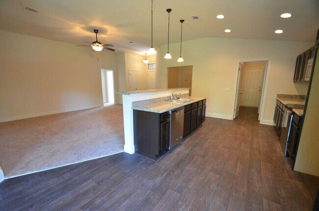 125 Lillian Wy in Crestview, FL - Building Photo - Building Photo
