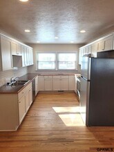 107 W 20th Ave in Bellevue, NE - Building Photo - Building Photo