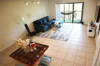 16511 Blatt Blvd in Weston, FL - Building Photo - Building Photo