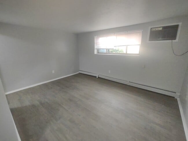 Freelander in Cleveland, OH - Foto de edificio - Building Photo