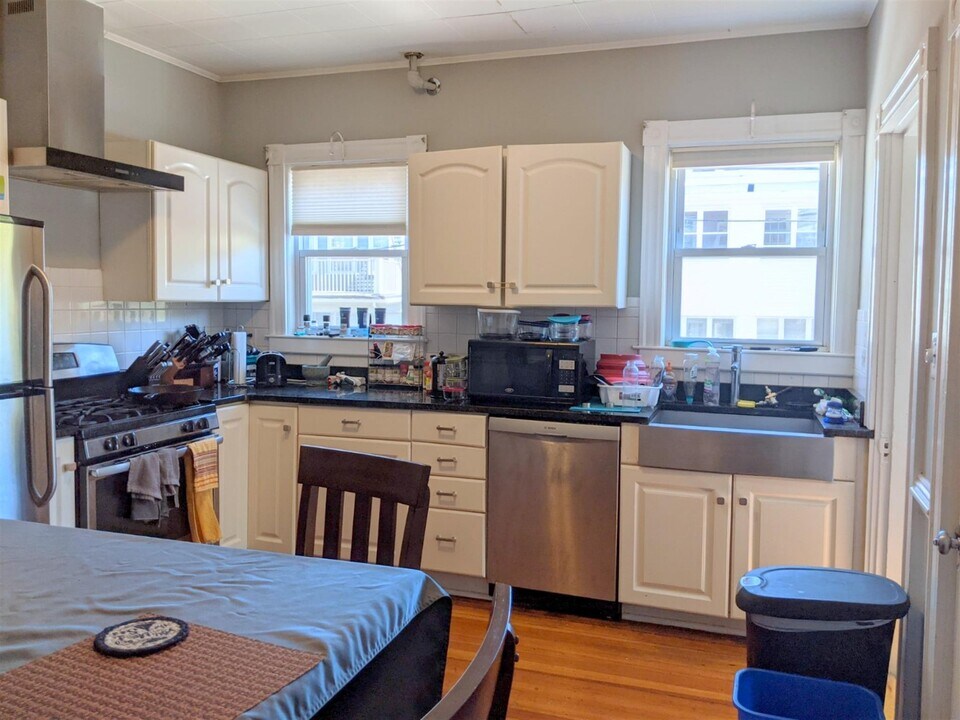 41 Belknap St, Unit 1 in Somerville, MA - Foto de edificio