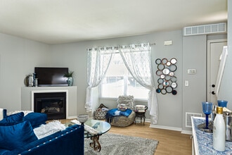 HarborTown Villas in Kansas City, MO - Building Photo - Interior Photo
