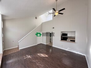 1608 Hood Rd in Sacramento, CA - Building Photo - Building Photo