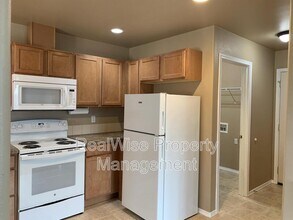 1201 SW 27th St in Redmond, OR - Foto de edificio - Building Photo