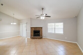 8647 Charlesgate Cir N in Jacksonville, FL - Building Photo - Building Photo