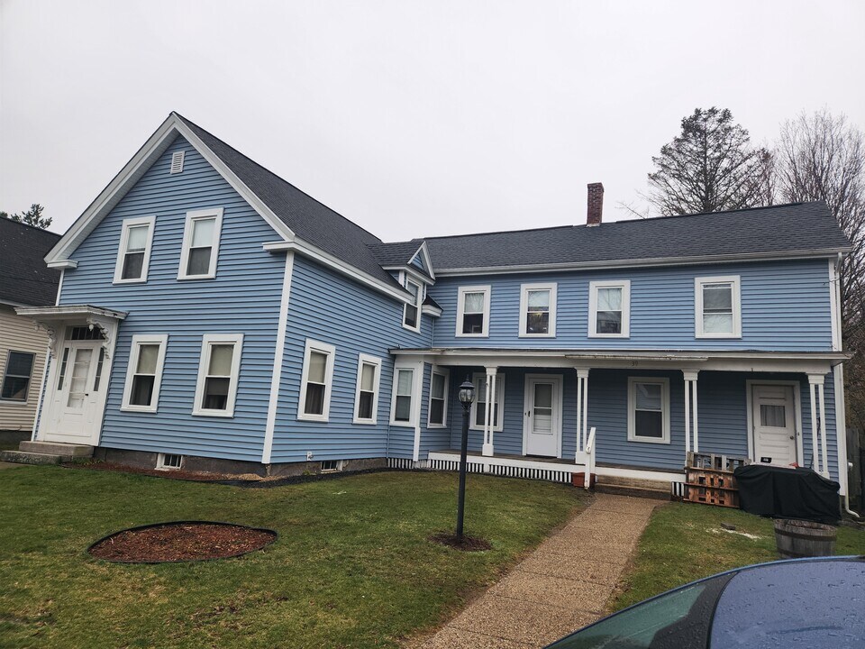 39 Cottage St, Unit Apt #2 in Milford, NH - Building Photo