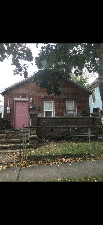 68 Barton St in Buffalo, NY - Building Photo
