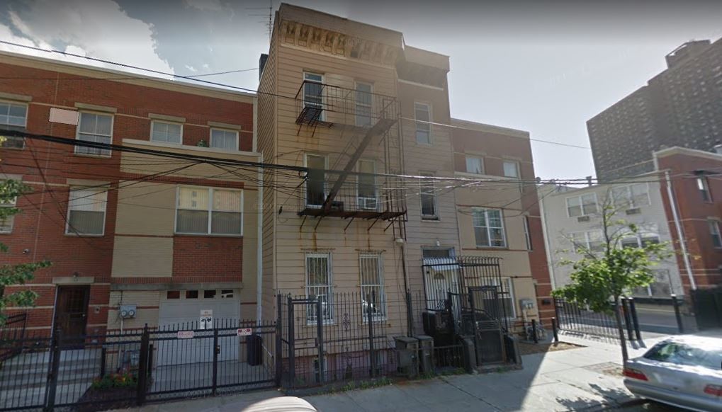 366 E 160th St in Bronx, NY - Building Photo