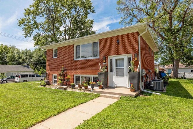387 S 44th St in Lincoln, NE - Building Photo - Building Photo