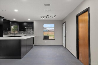 200 W First St in Mission, TX - Building Photo - Building Photo
