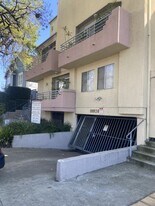 10920 Moorpark in North Hollywood, CA - Building Photo