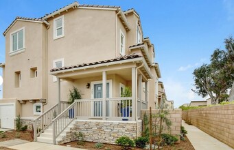 707 Magnolia Ave in Carlsbad, CA - Foto de edificio - Building Photo