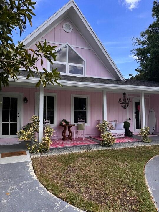 1256 Palmetto Rd in Haverhill, FL - Building Photo