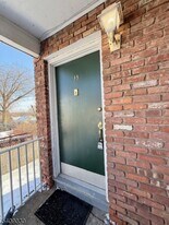 114 N Beverwyck Rd in Parsippany Troy Hills, NJ - Building Photo