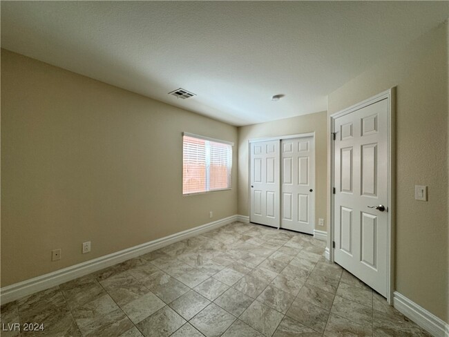 370 Dogleg Dr in Las Vegas, NV - Building Photo - Building Photo