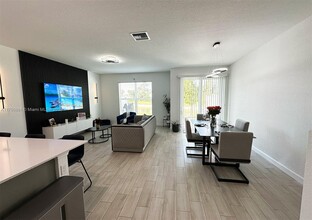 4151 Lagoon Shore Dr in Greenacres, FL - Building Photo - Building Photo
