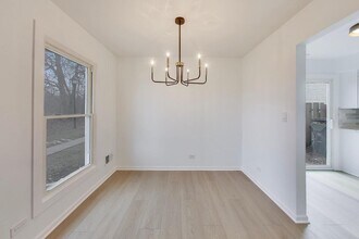 1834 Jamestown Cir in Hoffman Estates, IL - Building Photo - Building Photo