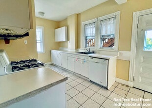 3 Washburn Pl, Unit 3 in Brookline, MA - Foto de edificio - Building Photo