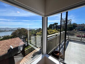 240 Headlands Ct in Sausalito, CA - Building Photo - Building Photo