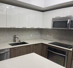 5168 NW 84th Ave, Unit 1808 in Doral, FL - Foto de edificio - Building Photo