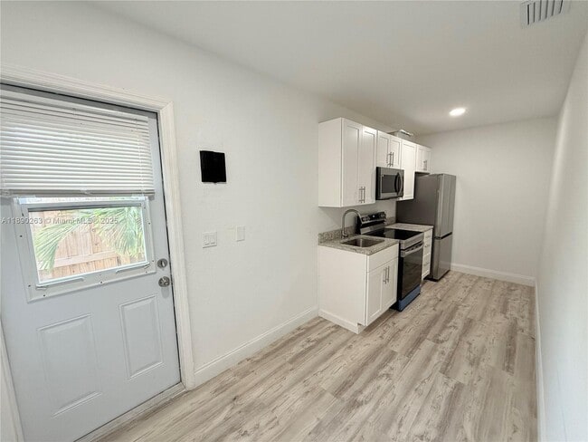 4345 Vicliff Rd in West Palm Beach, FL - Building Photo - Building Photo