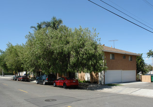 123 W 10th St in Corona, CA - Building Photo - Building Photo